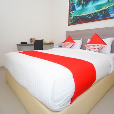 פאלמבאנג Oyo 251 The Maximus Inn Hotel מראה חיצוני תמונה