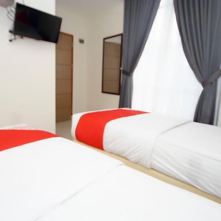 פאלמבאנג Oyo 251 The Maximus Inn Hotel מראה חיצוני תמונה